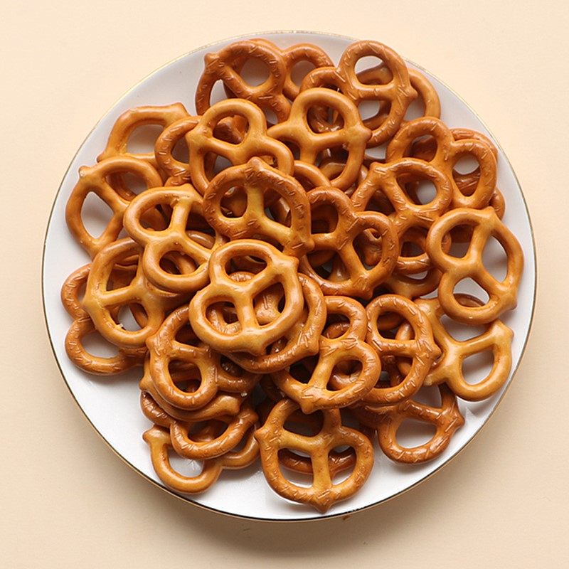 烘烤碱水面包结伯力爵饼干圈罐装饼干咸味蝴蝶结网格烘焙蛋糕摆件