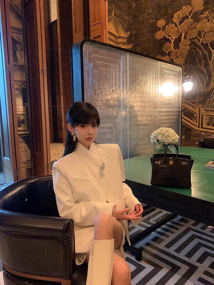 白色新中式立领西装短裤套装女2025春夏新款女装高级感轻奢两件套
