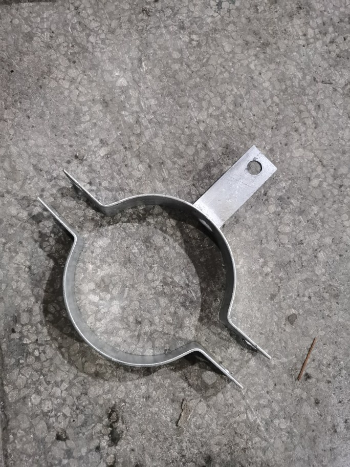 订做焊接抱箍监控箱管卡双半圆