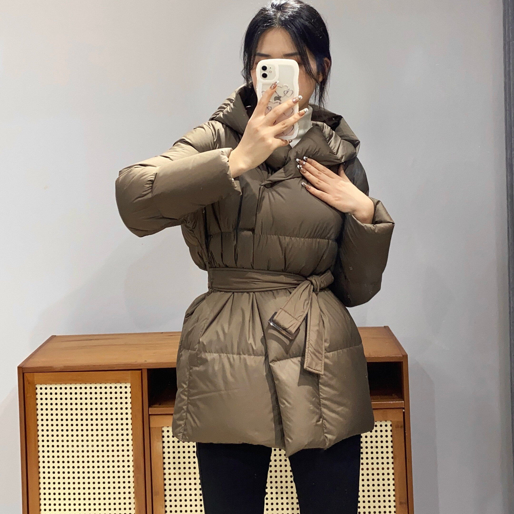 高级感超轻柔软加厚收腰连帽棉服外套女冬季修身短款面包服棉衣女