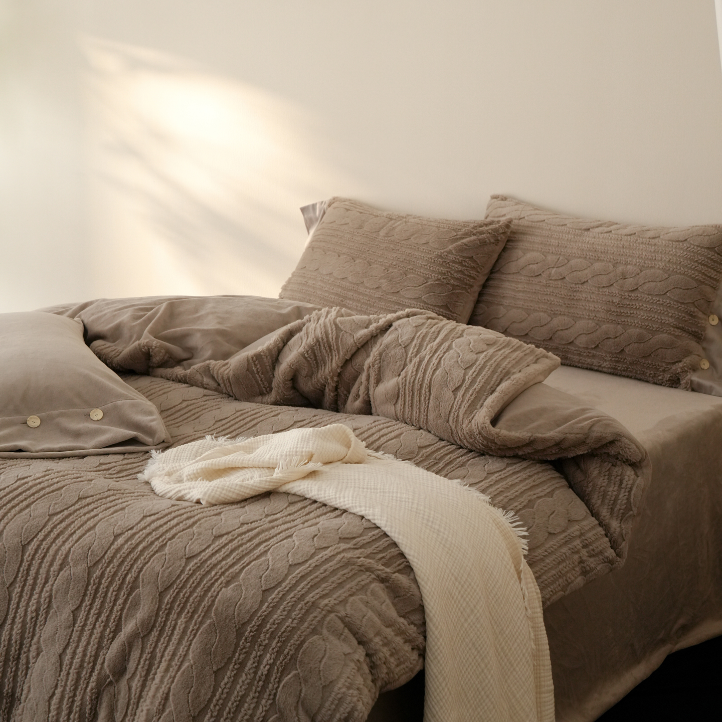 冬季高端牛奶绒四件套经典雕花