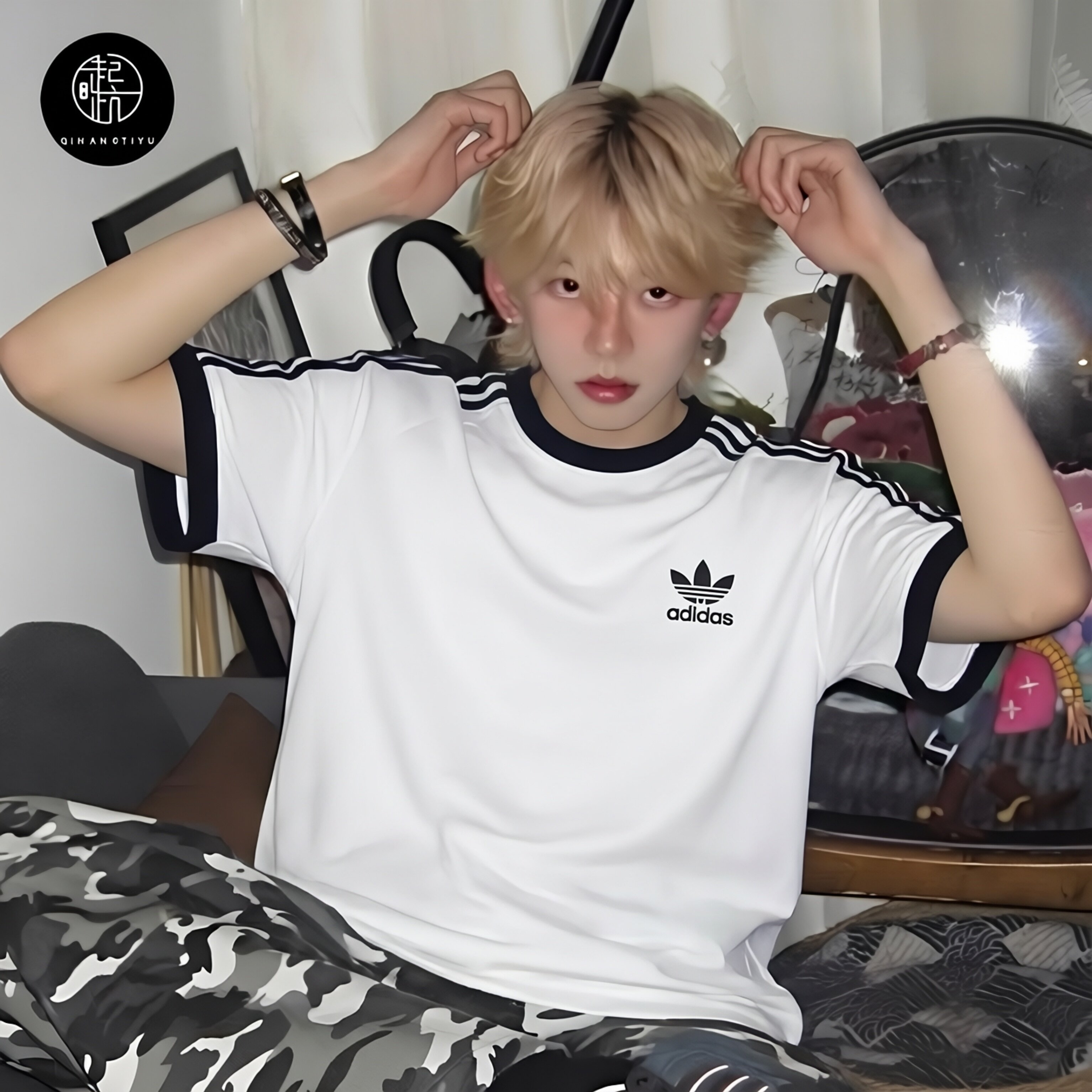 Adidas三叶草Jennie同款男女休闲运动圆领刺绣T恤短袖 IA4846 - 实物图