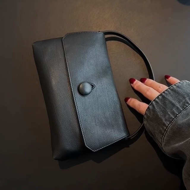 2025秋冬新款手提包简约翻盖小方包极简冷淡风手拎包潮流女包包潮