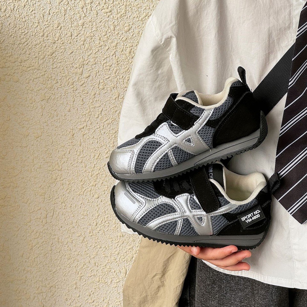 儿童鞋子2025秋冬加绒男童运动鞋轻便二棉女童阿甘鞋学生跑步鞋潮