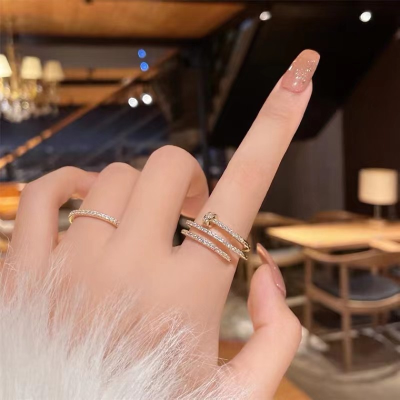 小众三层镶钻戒指女 ins爆款欧美轻奢设计潮牌高级感钉子指环手饰