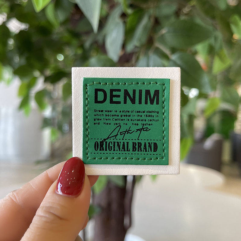 服装贴标正方形皮革标潮牌标装饰商标自粘免烫标t恤标辅料商标潮
