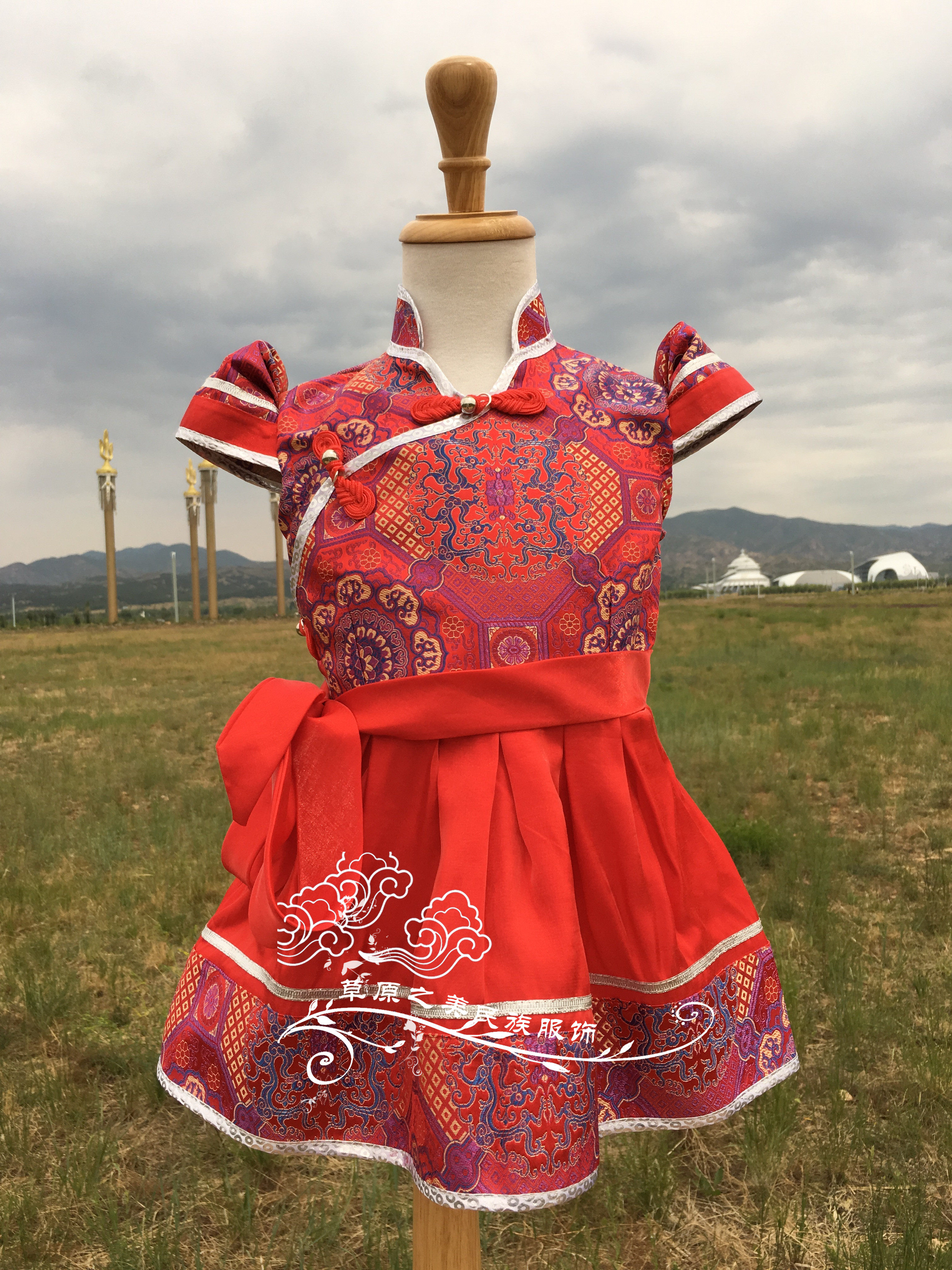 夏季蒙古服装女孩日常日常生活