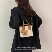 Mankok今年流行包包女士2026新款 百搭斜挎包高级感小众手提水桶包