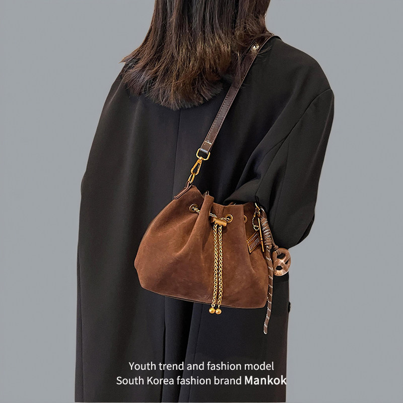 Mankok复古磨砂包包女2025新款通勤单肩腋下包休闲百搭斜挎水桶包,箱包皮具/热销女包/男包,通用款女包,淘宝优惠券,粉丝福利购,淘宝优惠卷