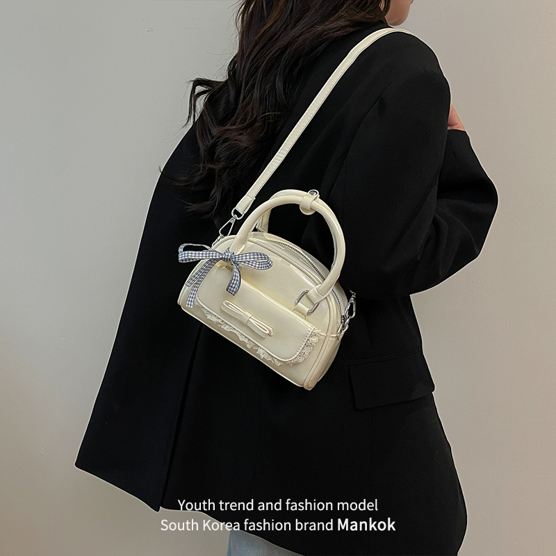 Mankok高级感洋气包包女2025新款时尚小众设计斜挎包手提保龄球包