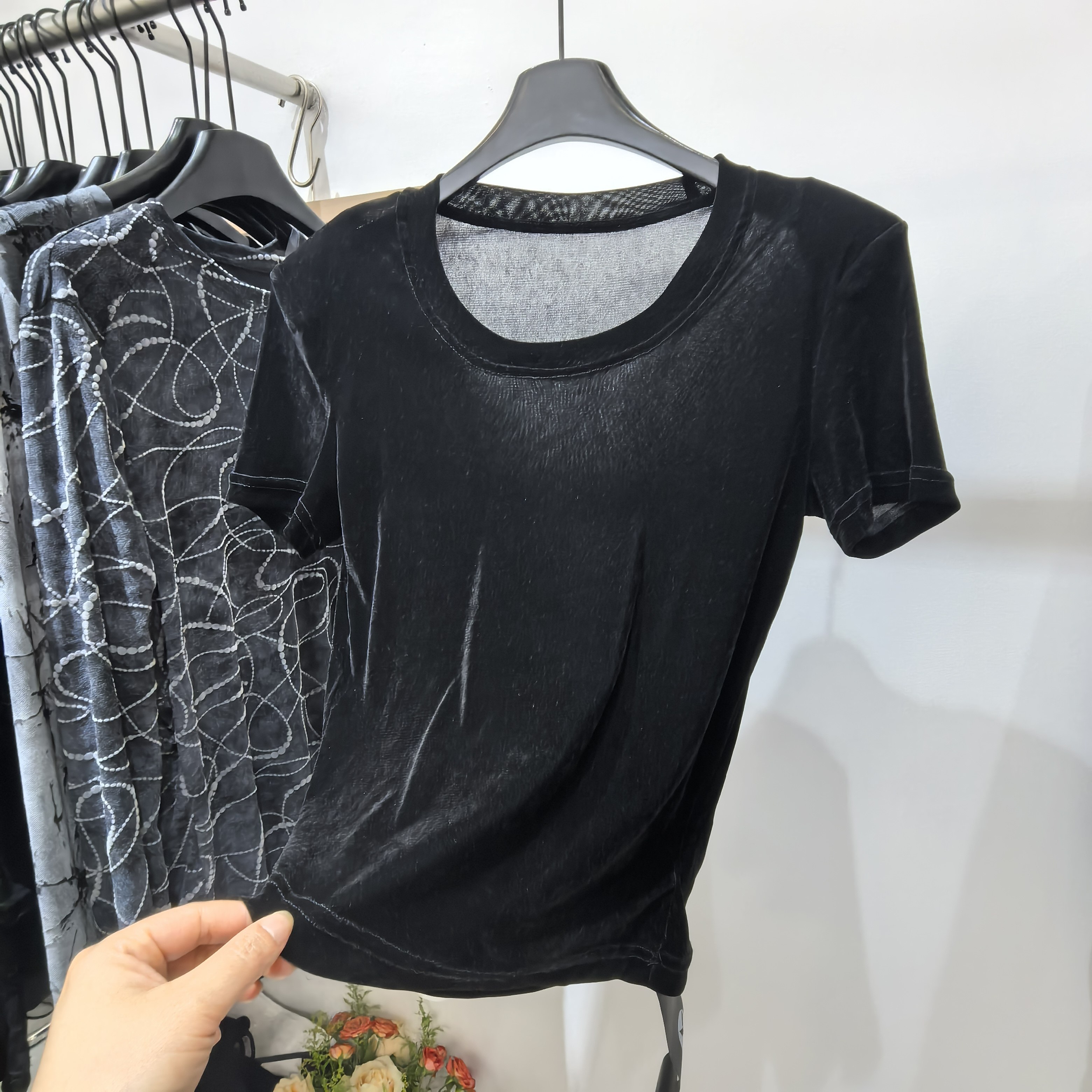 黑色丝绒短袖T恤女圆领垫肩修身显瘦百搭洋气打底衫上衣小衫