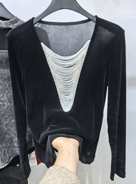 通勤风黑色丝绒长袖T恤女V领串珠装饰显瘦百搭氛围感上衣打底衫