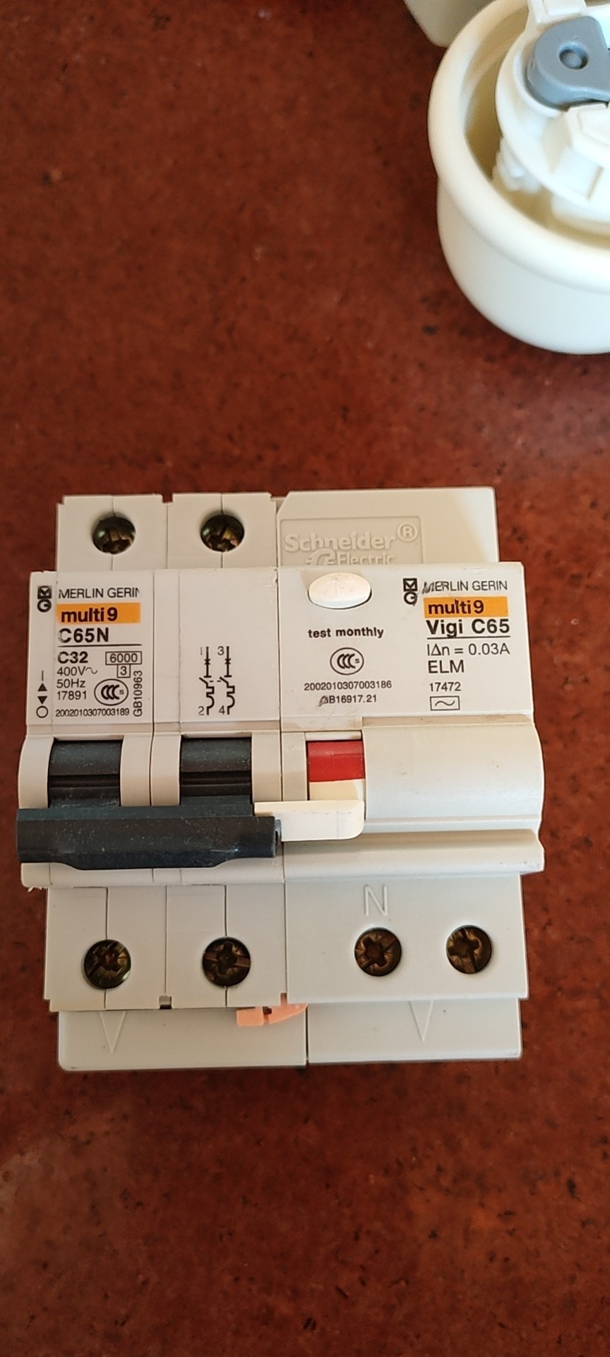 施耐德梅兰日兰电磁式漏电保护器,实物如图,53元,两个包需询价