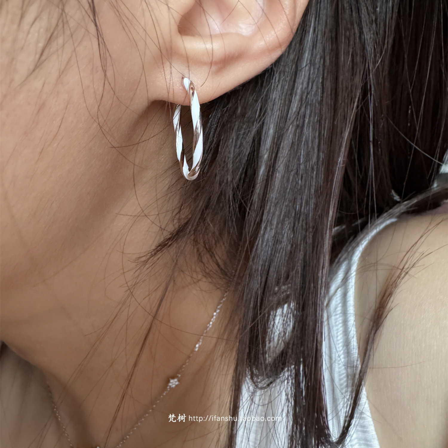 梵树For handmade-《奶油瑞士卷》S925度假氛围白色滴油耳环