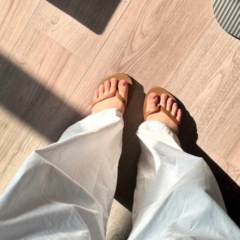 【足弓支撑】显脚瘦人字拖鞋女士夏季透气2025爆款平底室外休闲鞋