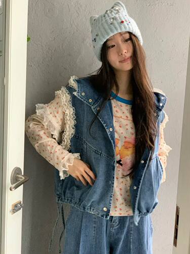 现货 韩国2026年早秋新款 甜美花边设计感显瘦连帽牛仔马甲外套女