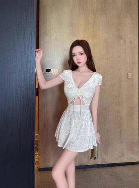 新款连衣裙性感v领夜店足浴修身显瘦收腰时尚气质A摆裙2038