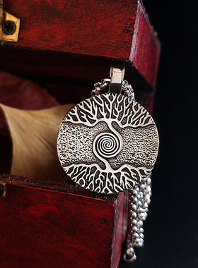 创意圆牌吊坠日韩版潮男个性钛钢项链长款简约毛衣链搭配衣服挂件