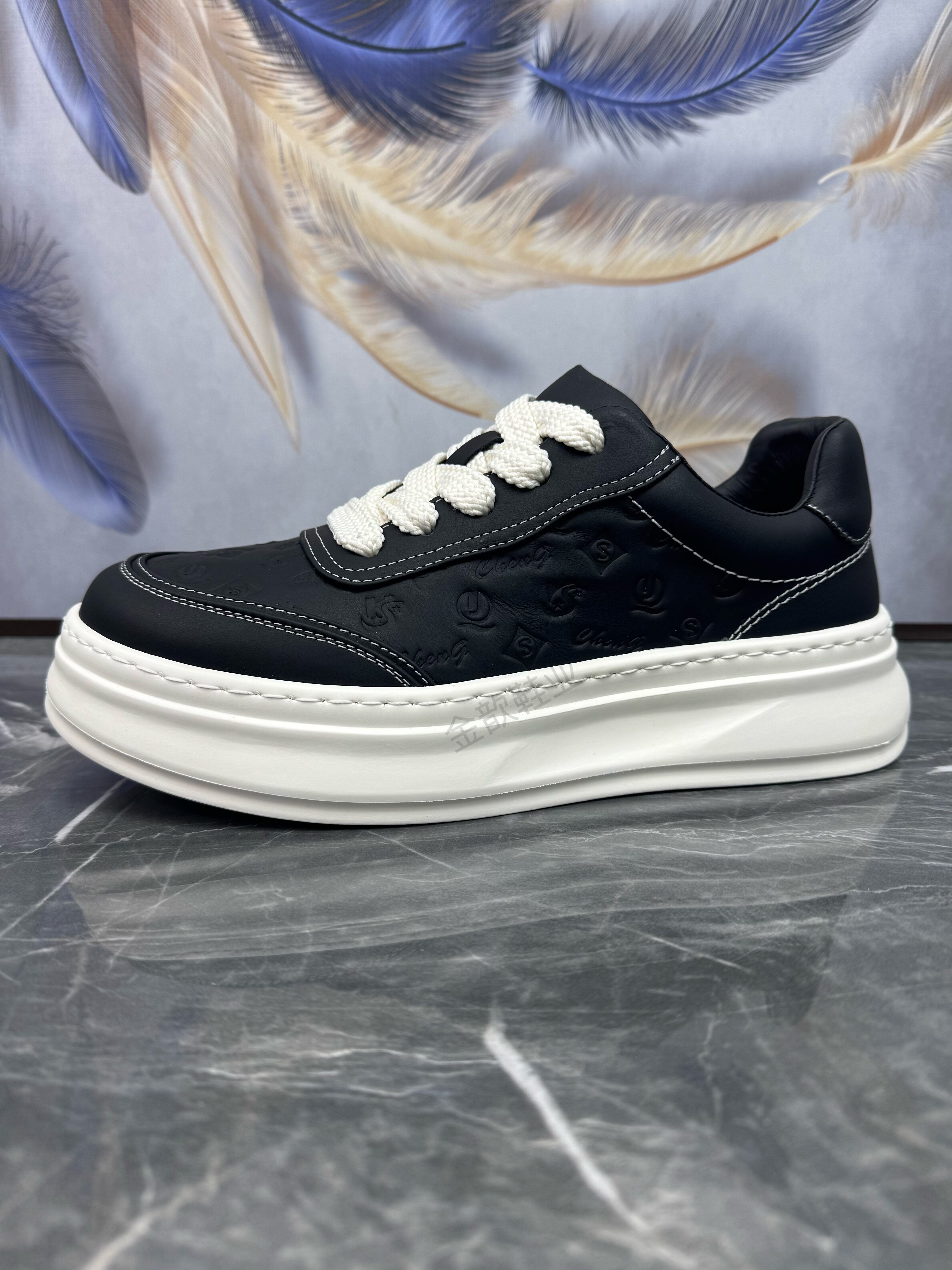 头层牛皮轻便软底百搭休闲板鞋潮