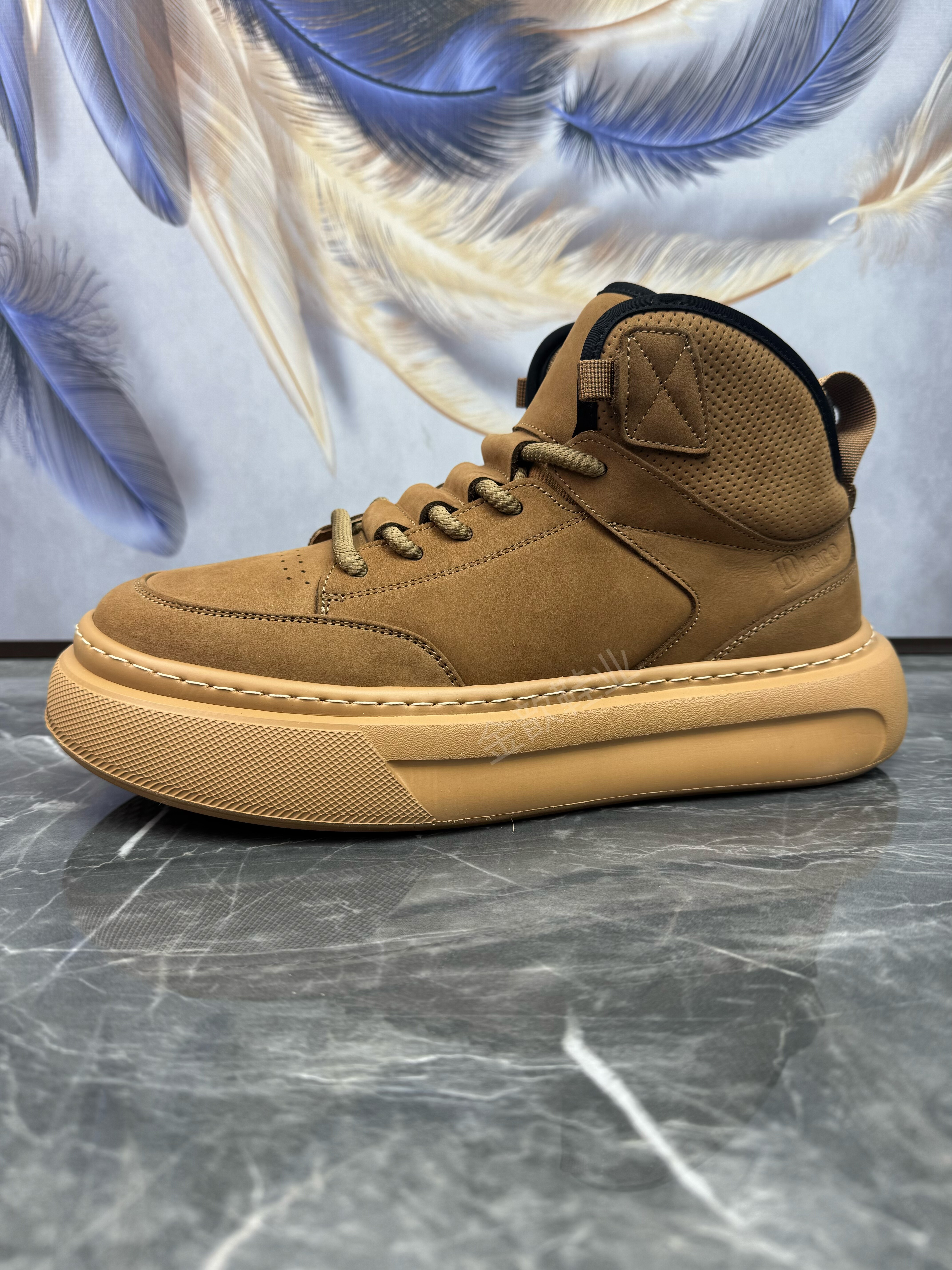 头层牛皮轻便软底高帮休闲板鞋男