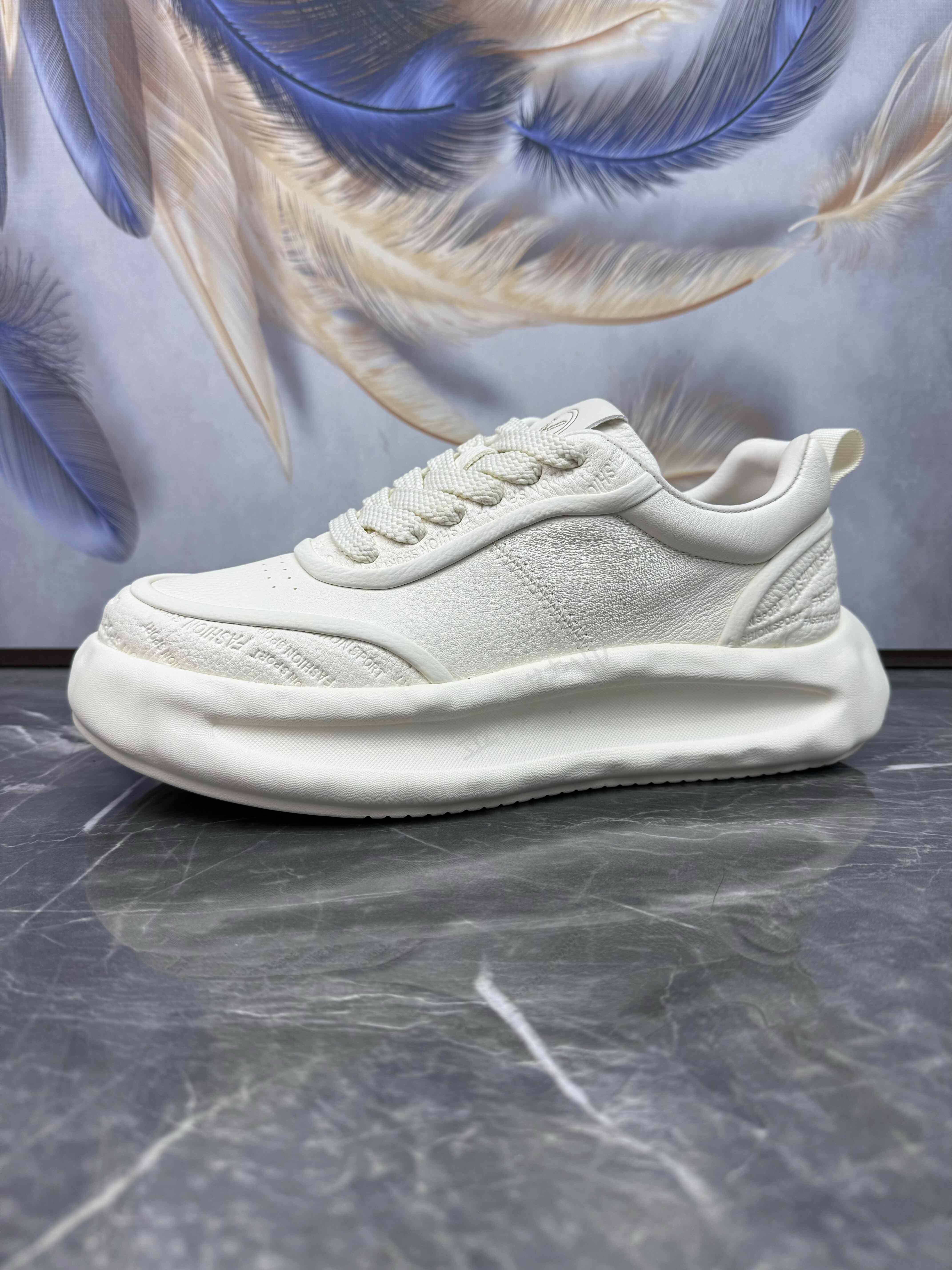 头层牛皮轻便软底透气运动休闲鞋