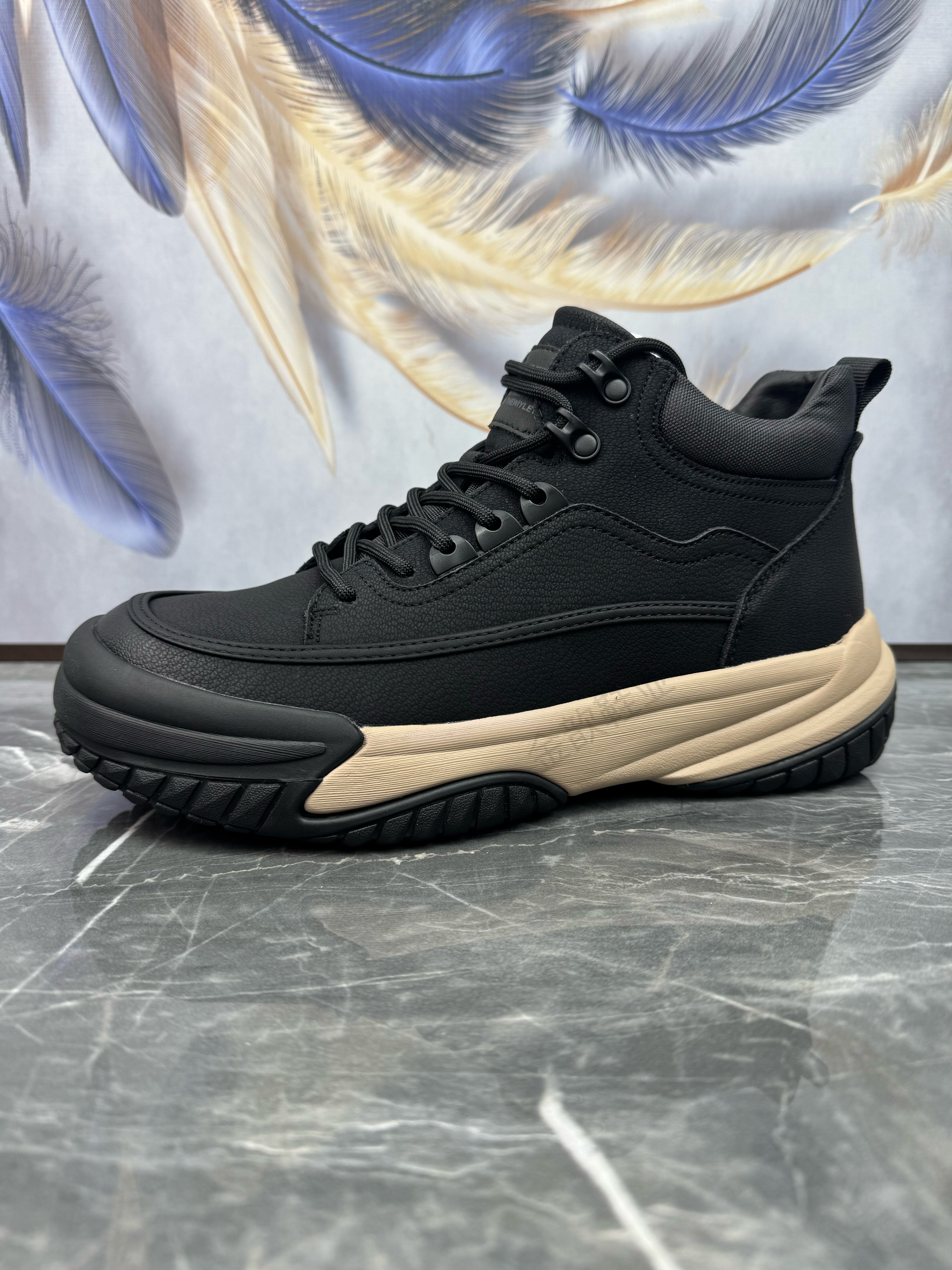 真皮轻便软底防滑户外高帮休闲鞋