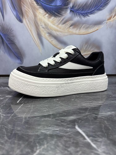 男士头层牛皮透气轻便休闲板鞋