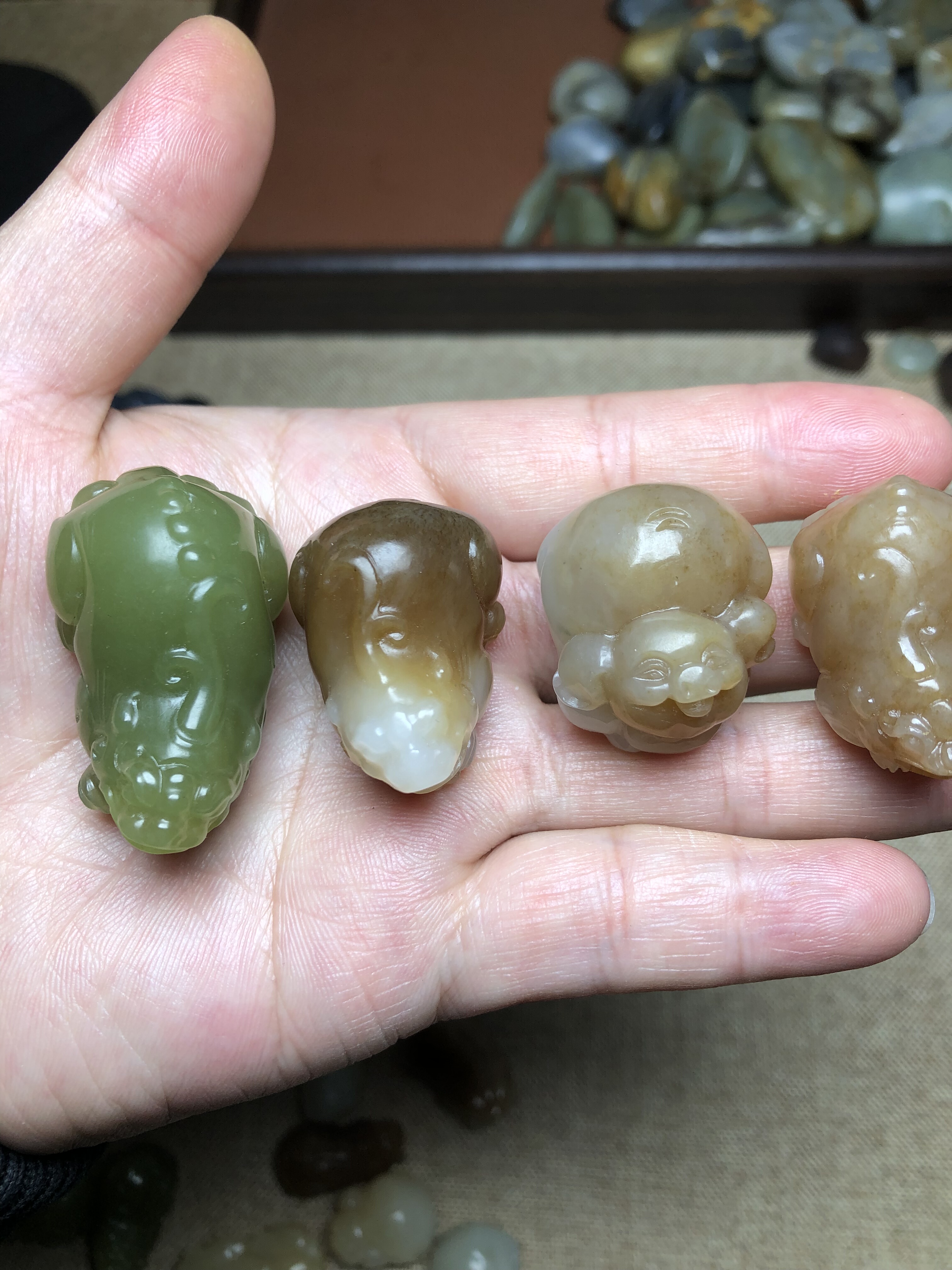 天然和田玉新疆且末蓝糖白青花碧玉白玉 貔貅唐马牛狗挂件吊坠