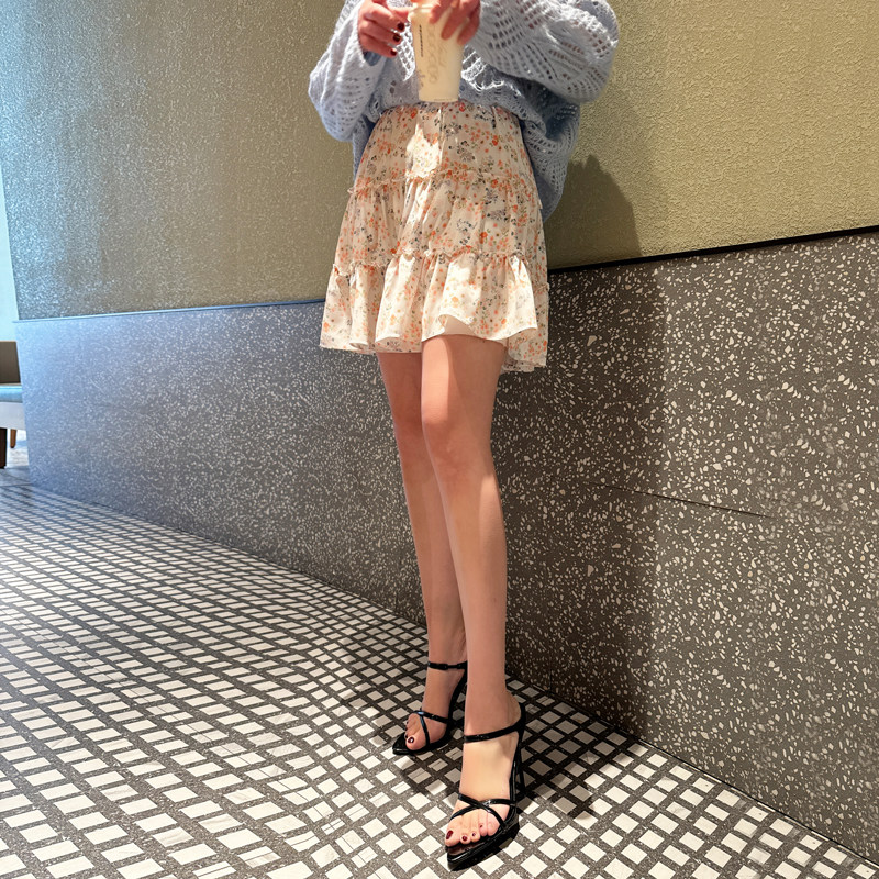 韩系碎花短裙半身裙女2025夏季新款百搭高腰显瘦设计感蛋糕裙chic