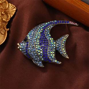 复古彩色小鱼胸针精致水钻个性胸花时尚男女西装礼服高级感配饰潮