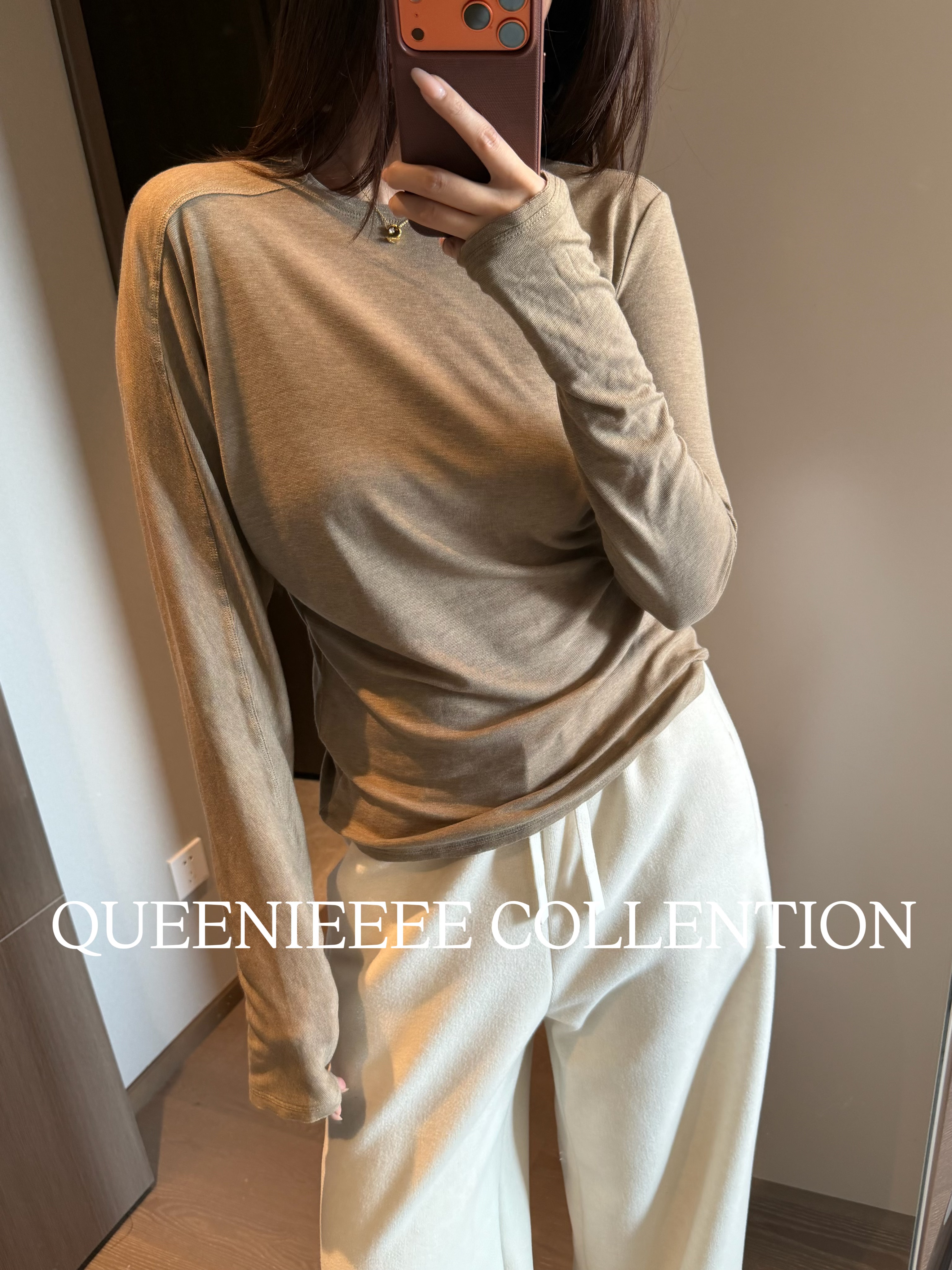 QUEENIE2026早春新款简约百搭圆领长袖T恤女修身显瘦打底衫上衣