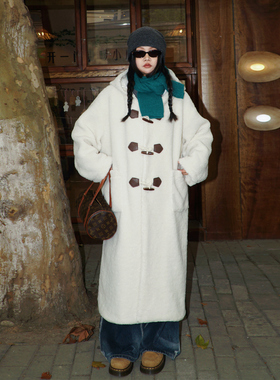 zopiclone“流浪山羊”羊羔毛连帽牛角扣长款宽松外套大衣女冬