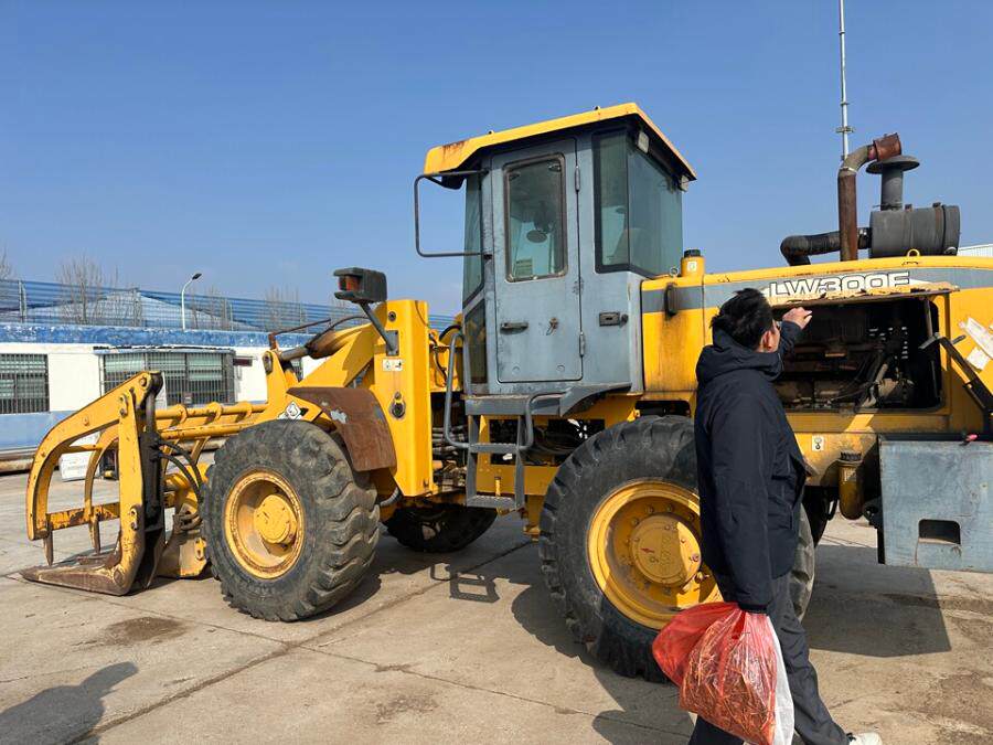 4月29日济宁市铲车3辆、新能源洒水车1辆网络拍卖公告