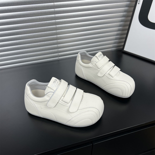 真皮内增高德训鞋女2026春季新款圆头魔术贴显脚小运动休闲小白鞋