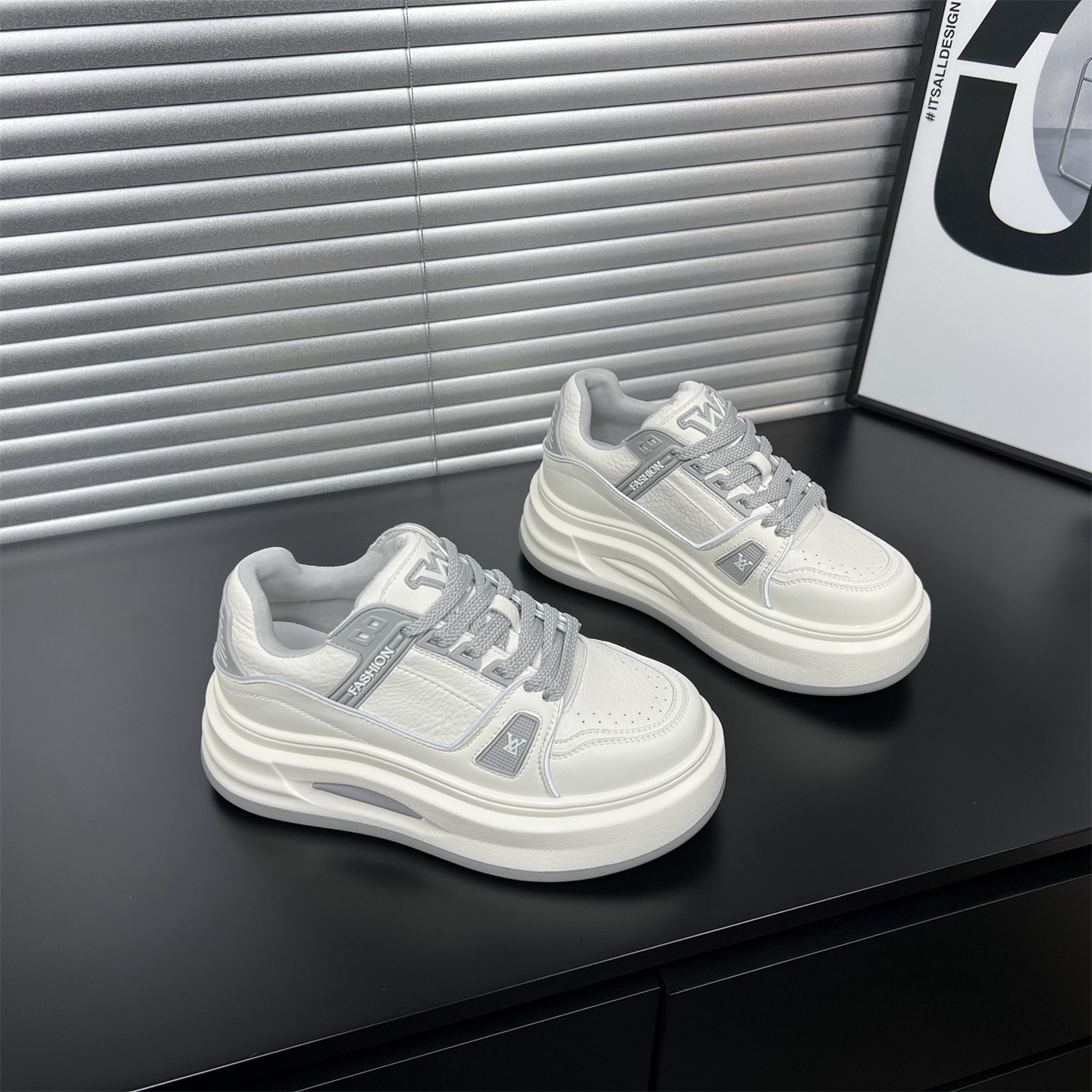 真皮厚底增高休闲板鞋女2026春季新款圆头软底百搭配裙子小白鞋