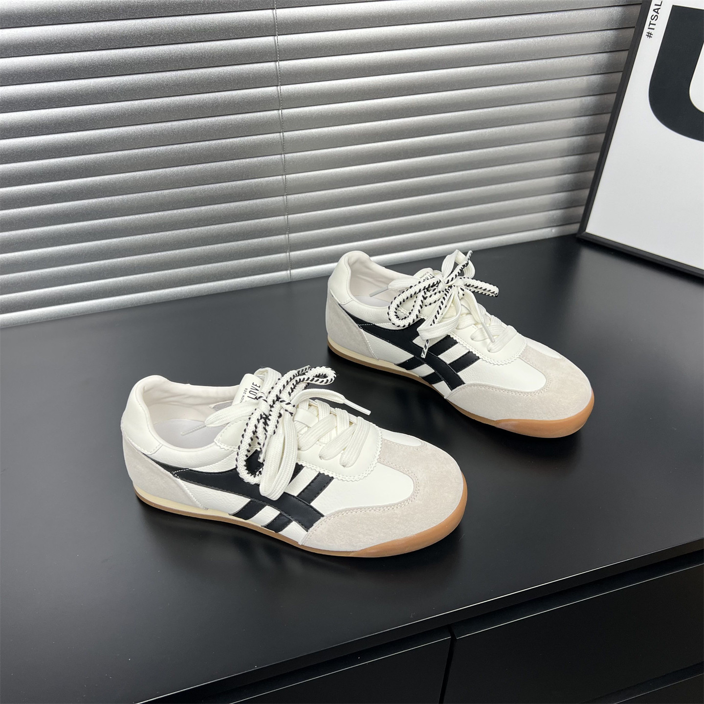 真皮拼色德训鞋女2026春新款韩版交叉绑带平底百搭学院风休闲板鞋,女鞋,德训鞋,淘宝优惠券,粉丝福利购,淘宝优惠卷