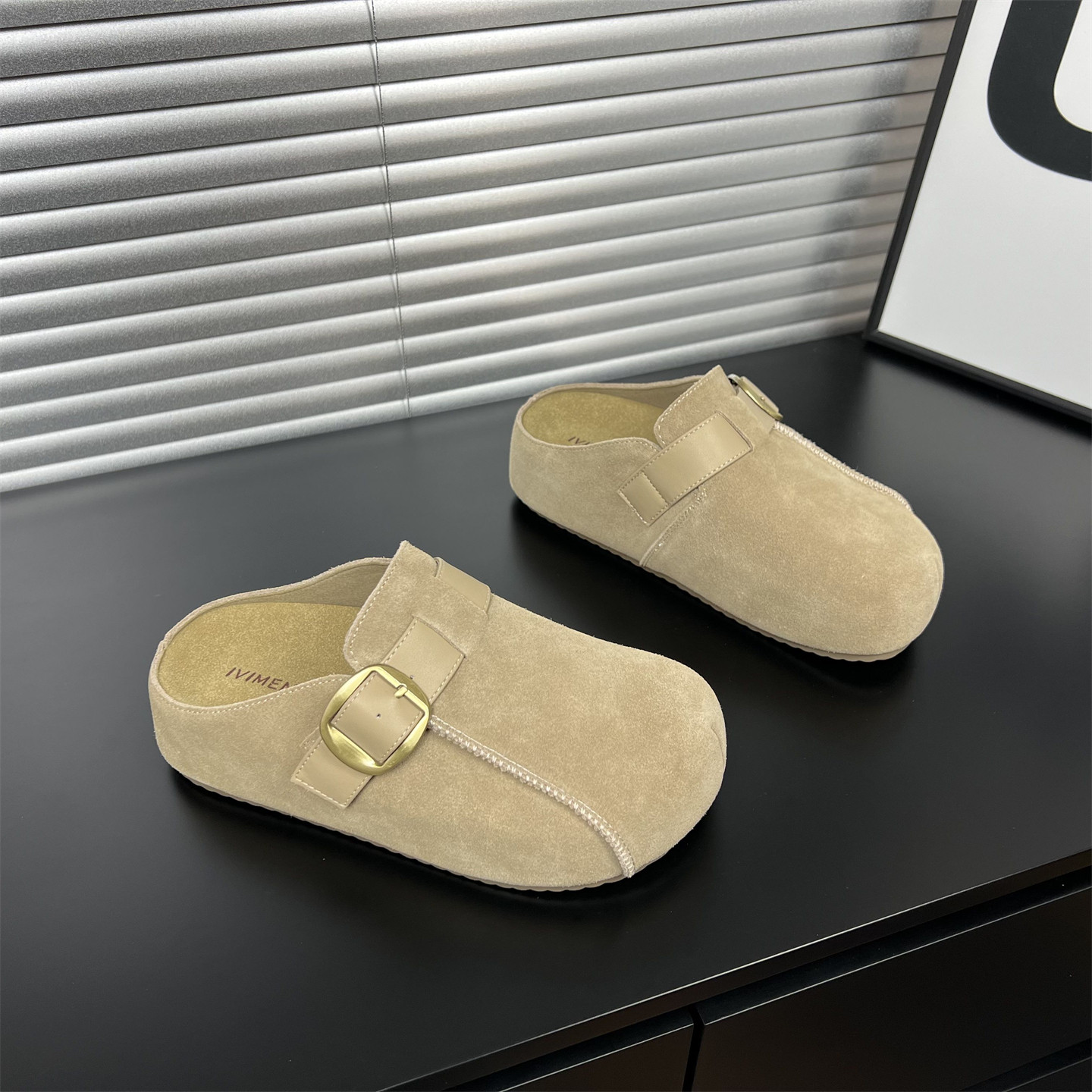 真皮外穿厚底勃肯拖鞋女2026春季新款超火防滑一脚蹬包头半拖鞋