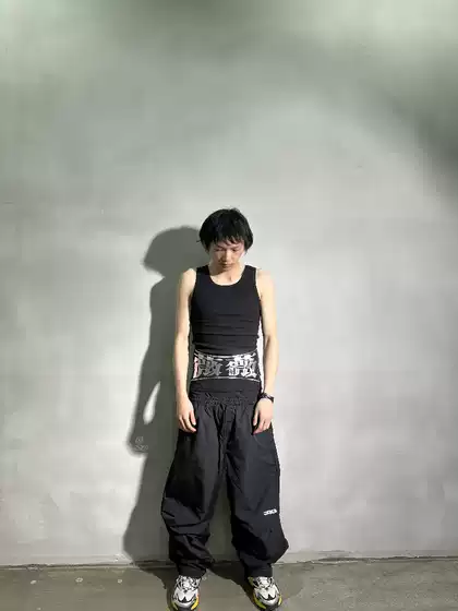 [Pccvision] 3Man0N Winwin Silver Foil Tear Print Black Elastic Breathable Tank Top