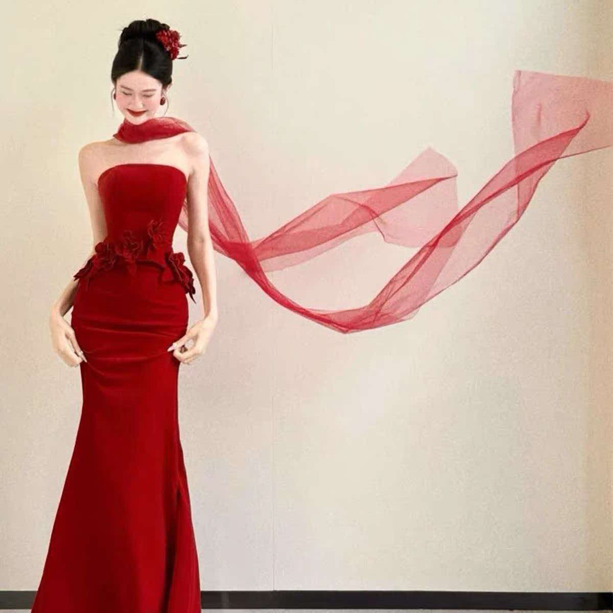 新娘结婚礼服 敬酒服酒红色披肩围脖纱脖颈纱软纱飘逸摄影拍照红