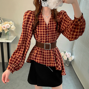 红色格子印花V领衬衫女款2025新款衬衣显瘦收腰长袖中长款上衣冬