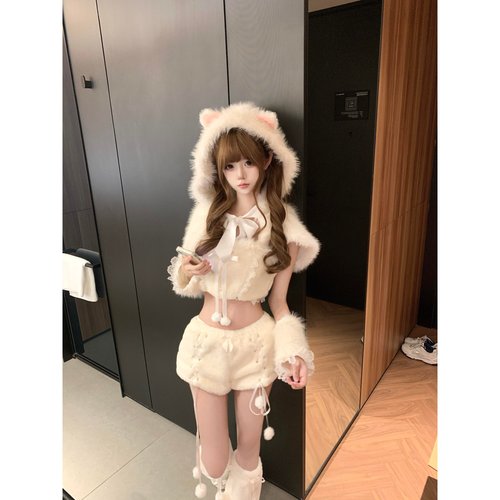 甜美纯欲风可爱辣妹连帽披肩毛绒绒短款吊带短裤减龄套装小个子女