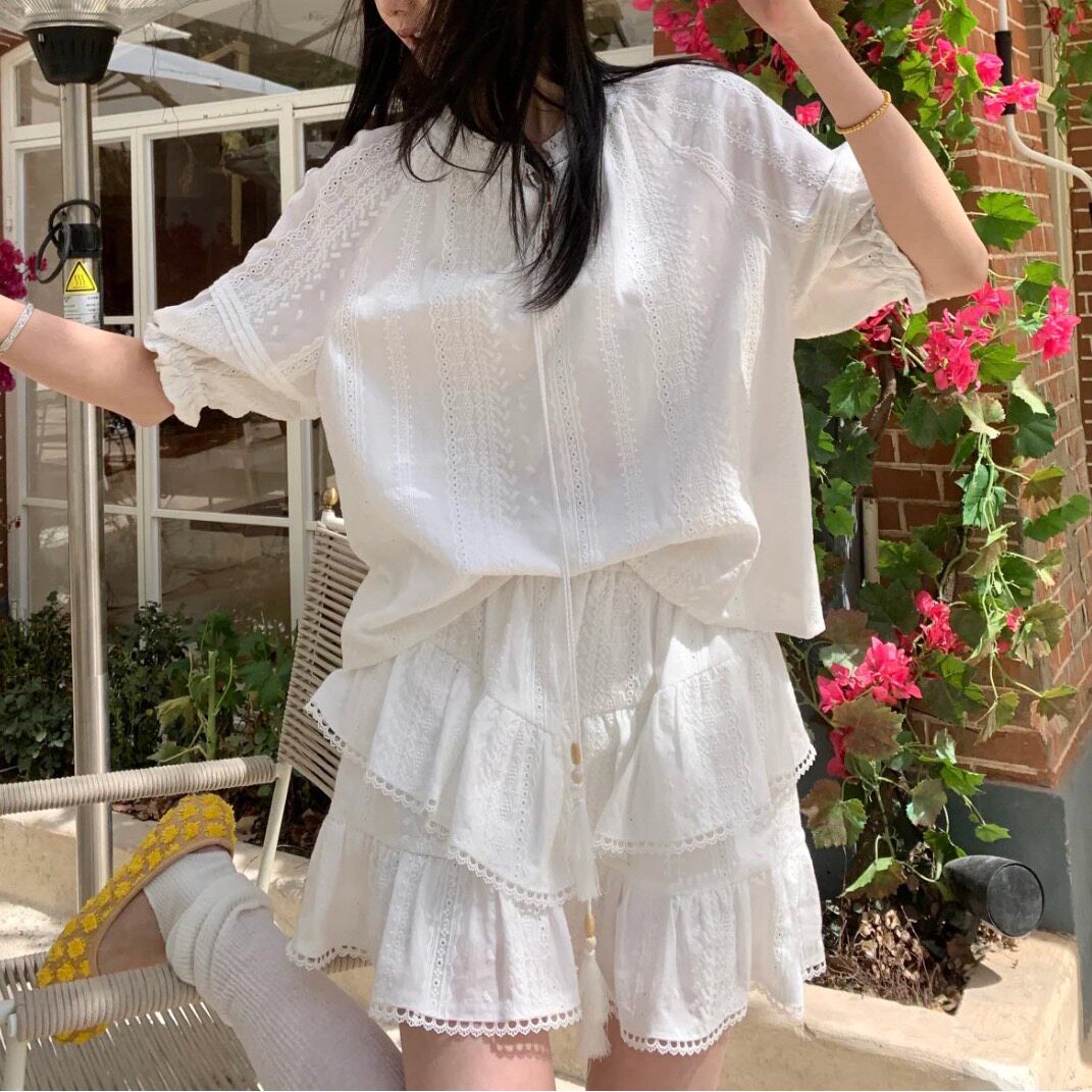 2026夏季新款时尚休闲百搭白月光微透刺绣衬衫上衣短裙女套装