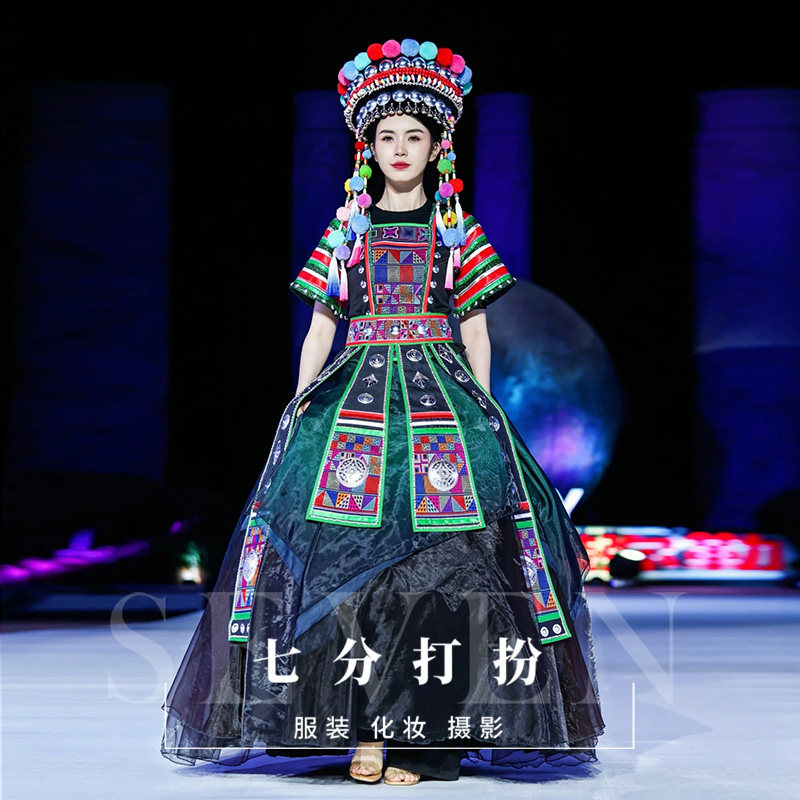 出租哈尼族少数民族演出服传统高山族服饰舞台合唱舞蹈服新款租赁