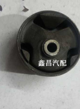 哈飞路宝后变速箱支架发动机后托架小机爪中间托架减震元宝梁胶套