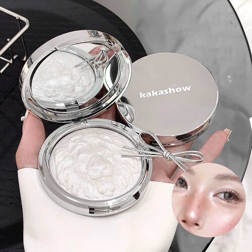 Three-Color Lion Shiny Highlight Soft And Delicate Powder Cl