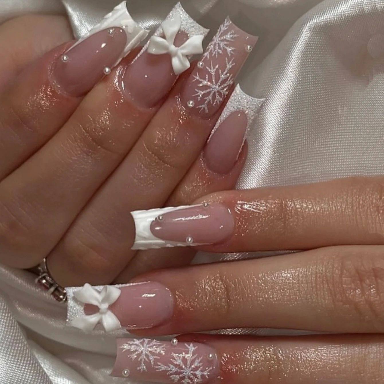 24PCS The rectangular Snowflake Bow With A Sparkling Design