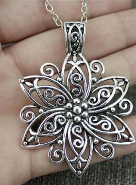 Retro Exquisite Gold Color Court Hollowed-out Lotus Flower P