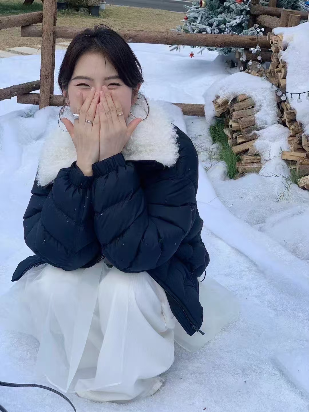 2025新款韩版时尚百搭宽松休闲翻领拼色羽绒服外套