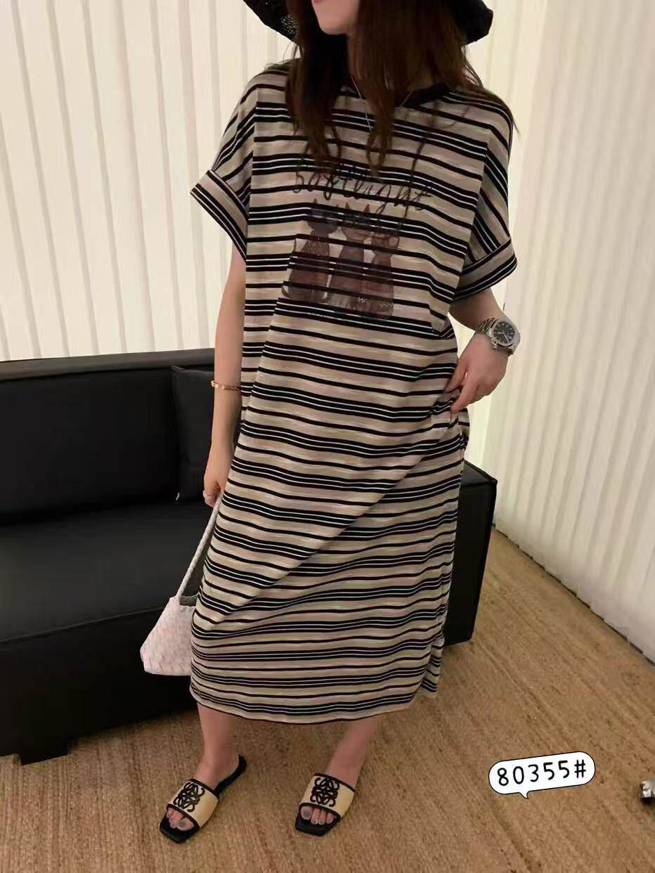 2026新款韩版休闲百搭圆领短袖连衣裙女