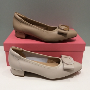 HS267412哈森2026新款方扣蝴蝶结粗跟浅口单鞋女通勤风真皮软底